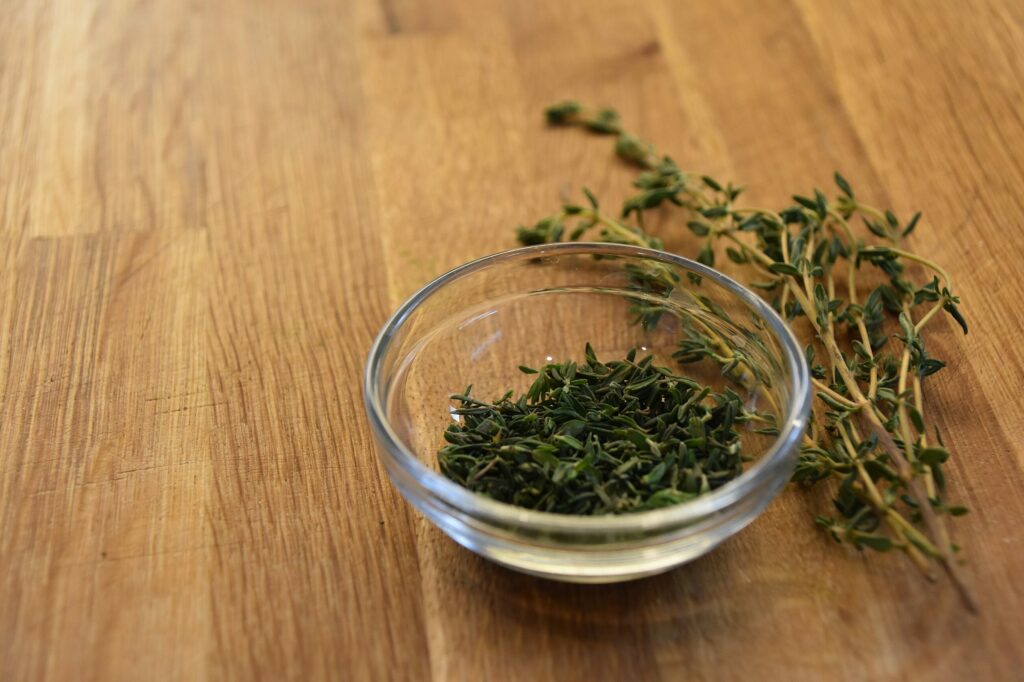 Тимьян обыкновенный — общий вид (Thymus vulgaris)